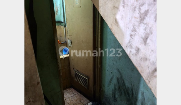 For sale, 2 shop houses on Cisarua main road, quick sale. 2