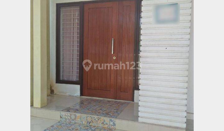 tampak depan dijual rumah di cluster holly