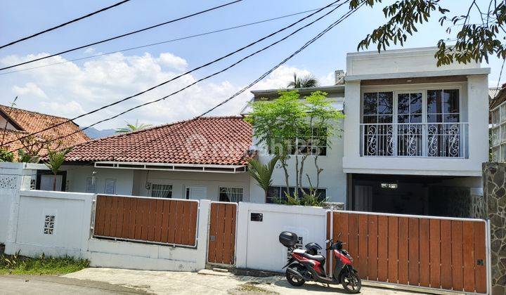 Rumah Vila Dengan Kolam Renang View Belakang Gunung Bukit 1