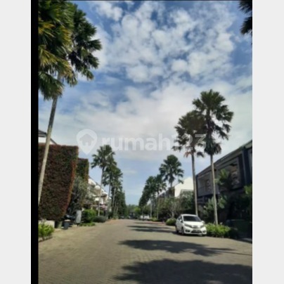 Dijual Rumah Nyaman, Tenang, Modern, Minimalist, Rapi, dengan Pemandangan dan Lingkungan Terbaik di Rancamaya Golf Estate 2