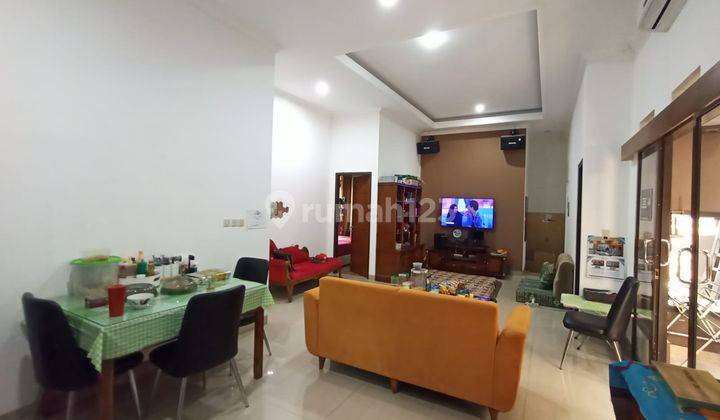 ruang keluarga dijual rumah luas dan nyaman