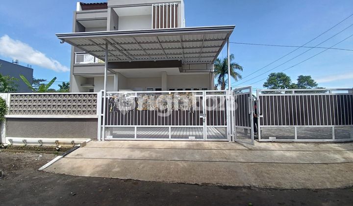 RUMAH 2 LANTAI SIAP HUNI DI INTAN PAKUAN, TAJUR BOGOR DEKAT DENGAN MALL LIPPO PLAZA EKALOKASARI, TAJUR TRADE MALL, MALL BOXIES, BOTANI SQUARE MALL, MIE GACOAN, HOTMEN RAMEN, ROTI UNYIL VENUS, SEKOLAH SMK NEGRI 4, SMP PGRI 2 KOTA BOGOR 1