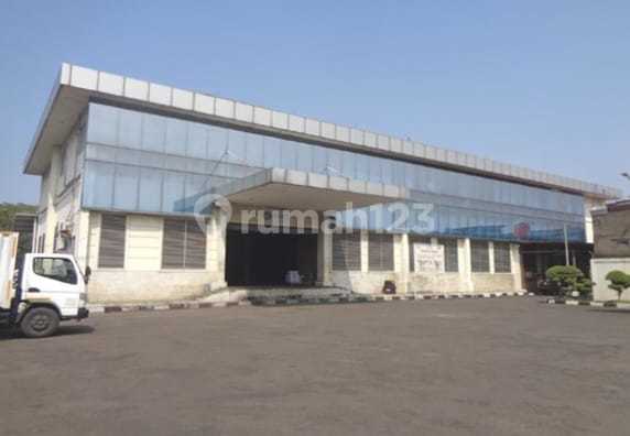 Soekarno Hatta Bandung Warehouse Building Cheap Good Main Road with Employee Mess.