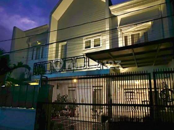 Rumah Premium 3 Lantai di Turangga, Lokasi Prestisius Strategis