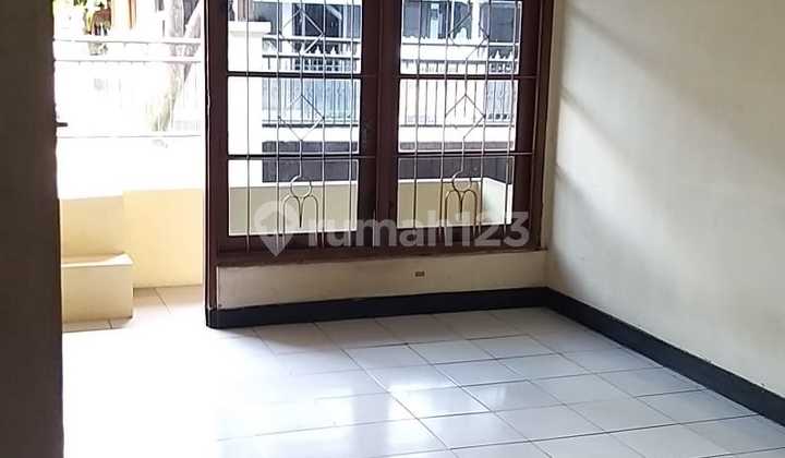 Rumah Lama Terawat Komplek Antapani Bandung