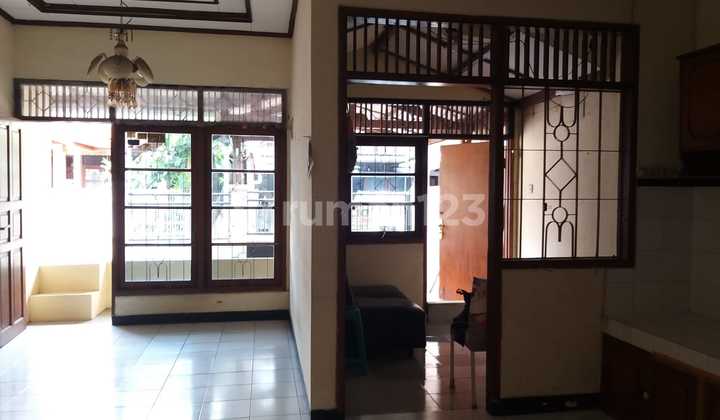 Rumah Lama Terawat Komplek Antapani Bandung