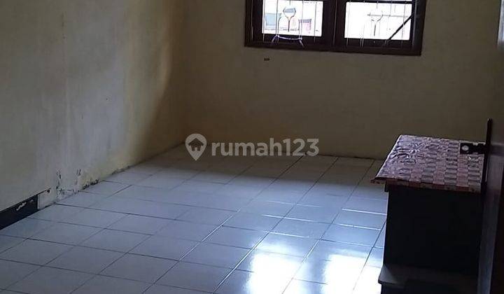Rumah Lama Terawat Komplek Antapani Bandung