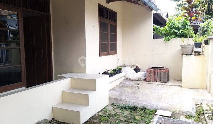 Rumah Lama Terawat Komplek Antapani Bandung
