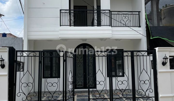 Rumah Baru 2,5 Lantai American Classic Jatiwaringin, Bekasi Rumah Baru 2,5 Lantai American Classic Jatiwaringin, Bekasi