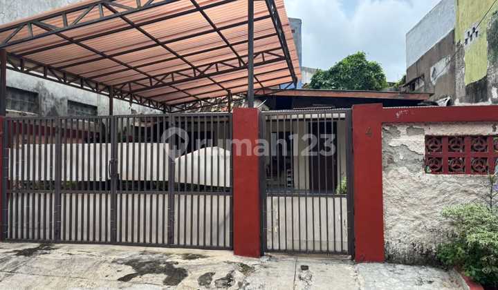 Old Spacious House Suitable for Building a Boarding House in Petojo Gambir, Central Jakarta 2