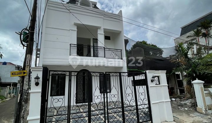 Rumah Baru 2,5 Lantai American Classic Jatiwaringin, Bekasi 2
