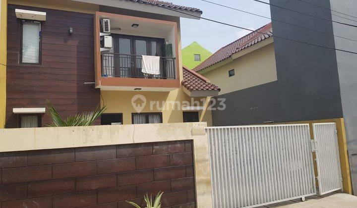 Rumah 2 Lantai Cantik Semi Furnished Siap Huni Jatikramat, Bekasi 1