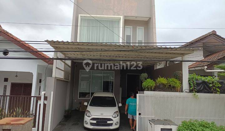 Rumah 3 Lantai Furnished Dalam Komplek Pemda Jatiasih, Bekasi 1