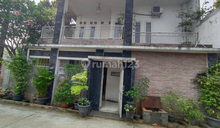 Rumah 2 Lantai Hook Dalam Komplek Ramai di Jatiasih, Bekasi 1