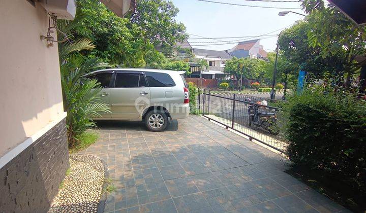 Rumah Asri Posisi Hook di Perumahan Elite Kemang Pratama, Bekasi 2