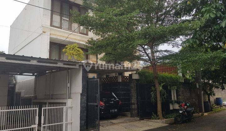 Rumah 3 Lantai Furnished Dekat Lrt Cikunir 1 Jatibening, Bekasi 1