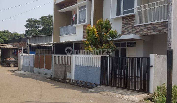 Rumah 2 Lantai Apik Siap Huni Dalam Perumahan Pondok Gede, Bekasi 2