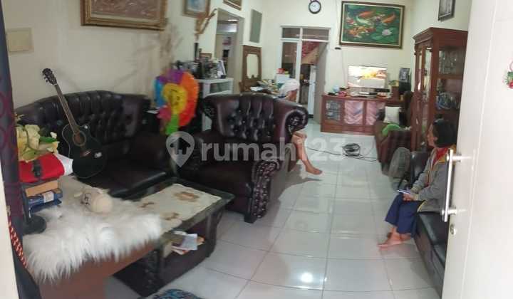 ruang tamu rumah terawat siap huni sakura