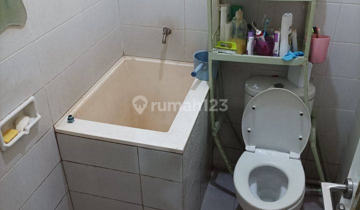 kamar mandi rumah terawat siap huni sakura