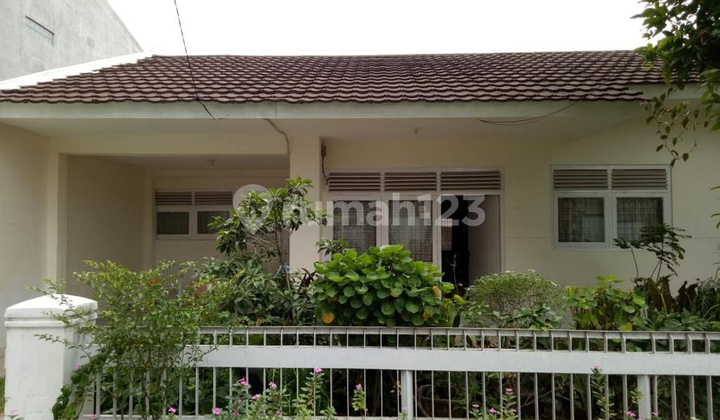 Rumah Lama Tanah Luas Pinggir Jalan Raya di Bekasi Timur, Bekasi