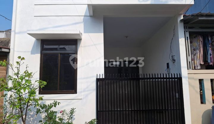 Rumah Modern Kekinian dekat Tol Anti Banjir Bekasi Timur, Bekasi 2