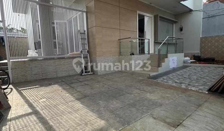 3-Story Semi-Furnished Hook House in Kelapa Gading, North Jakarta 2