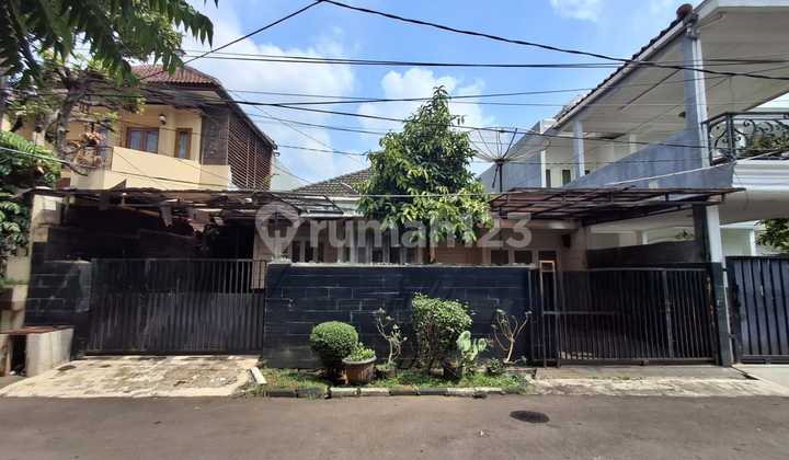 Rumah 2 Lantai Luas dalam Komplek Pasar Minggu, Jakarta Selatan 