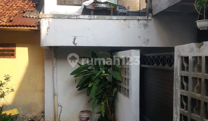 Rumah Area Peninggiran Cipulir Jakarta Selatan dekat Tanah Kusir Masuk Motor 20 m dari jalan utama Rumah Area Peninggiran Cipulir Jakarta Selatan dekat Tanah Kusir Masuk Motor 20 m dari jalan utama