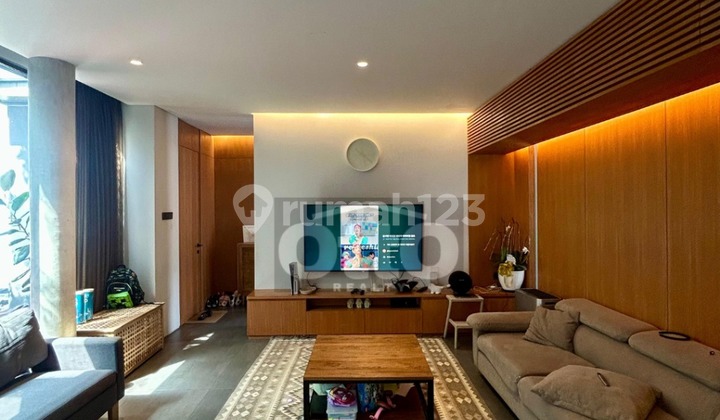 House in a Complex with Facilities in Cirendeu, 10 Minutes to MRT 2