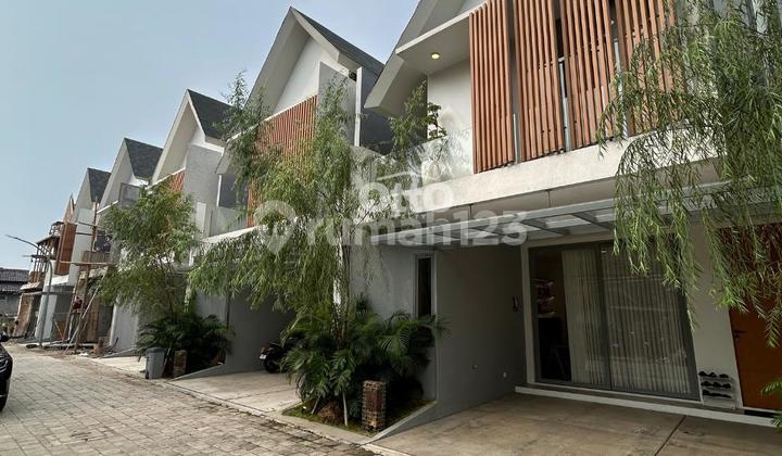 New House Townhouse Cirendeu 10 Minutes to MRT Lebak Bulus Otto Iskandardinata New House Townhouse Cirendeu 10 Minutes to MRT Lebak Bulus Otto Iskandardinata