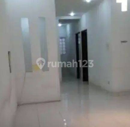 Rumah di Taman Holis Indah. Boleh nih coba dulu tinggal di sini. 1