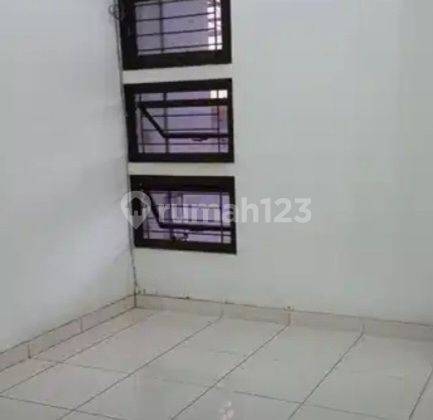 Rumah di Taman Holis Indah. Boleh nih coba dulu tinggal di sini. 3