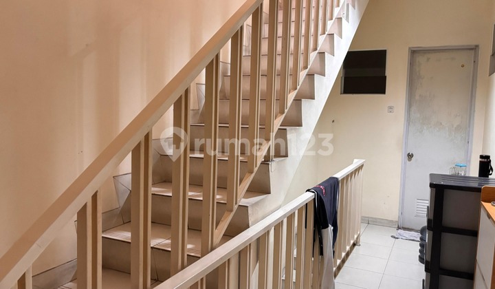 Dijual Rumah 3 Lantai Siap Huni Petojo Jakarta Pusat 2