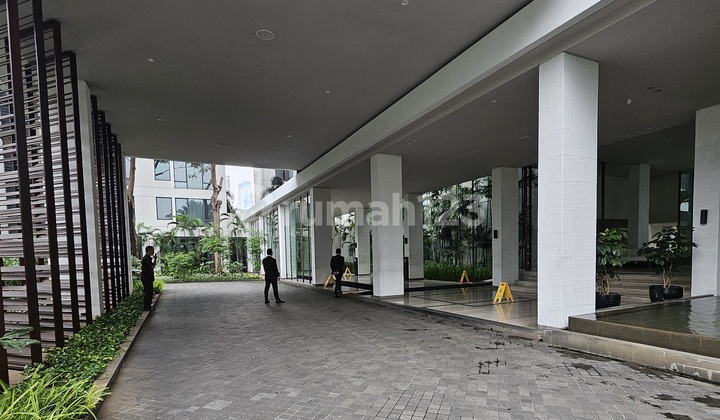 Verde One Apartment Private Pool and Fully Furnished, Only One Unit. 2