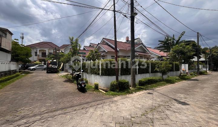 Rumah Klasik Dalam Komplek di Bintaro (E01)