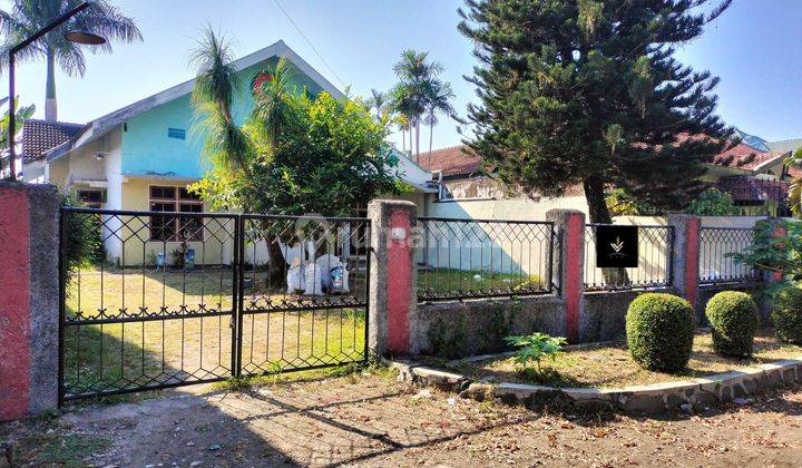 Rumah Dijual Di Kaliwates Tengah Kota Jember Dengan Halaman Luas  1