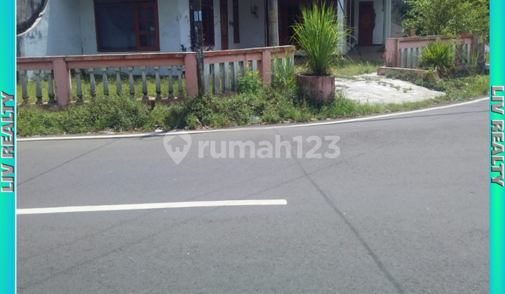 Di jual rumah dengan lokasi strategis tepi jalan 1