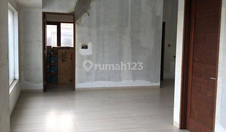 Rumah Bagus Semi Furnished SHM di Taman Holis Indah, Bandung 1