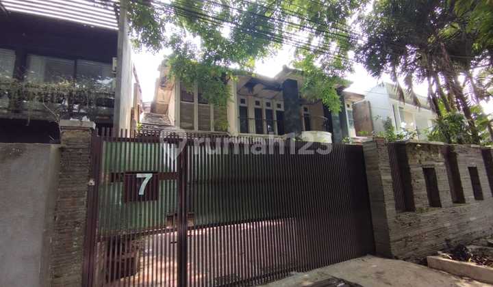 Strategic House in Buah Batu, Central Bandung City