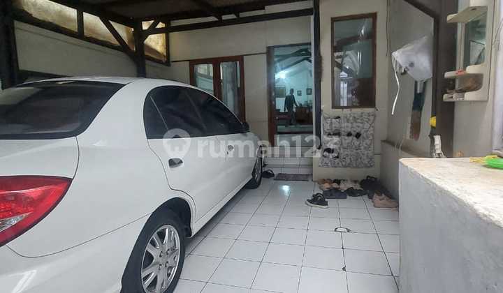 Rumah Depan Kampus Unikomdi Dipati Ukur Bandung 2