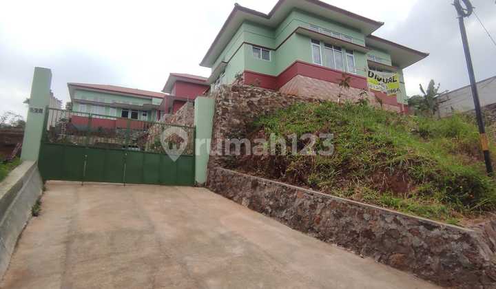 Jual Villa Mewah di Kawasan Tugu Laksana Punclut Bandung