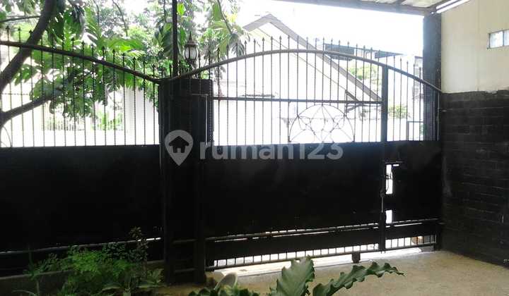 Strategic House near Margacinta Water Park Bandung 2