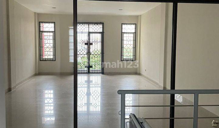 Dijual /Disewa Rumah Kantor Lokasi Strategis di Kodya Bandung 2