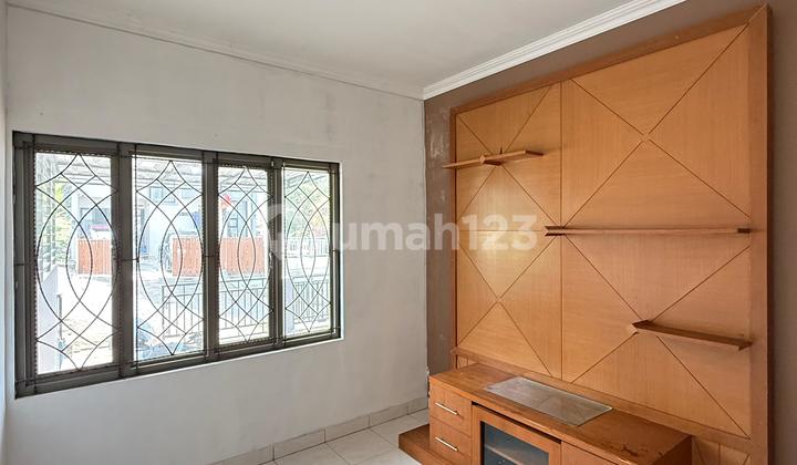 Nice 3-Storey Luxury House in Cilengrang Bandung 2