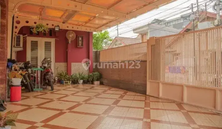 Dijual Rumah Hook Strategis Daerah Setiabudi Rp. 4.9 M nego 1