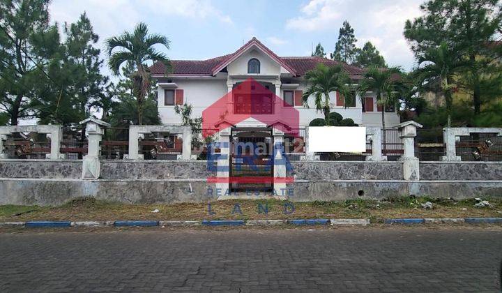 Rumah 2 Lantai di Perumahan Araya , Malang 1