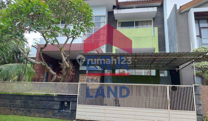 Rumah 2 Lantai Bagus di Raya New Indie Golf , Malang 1