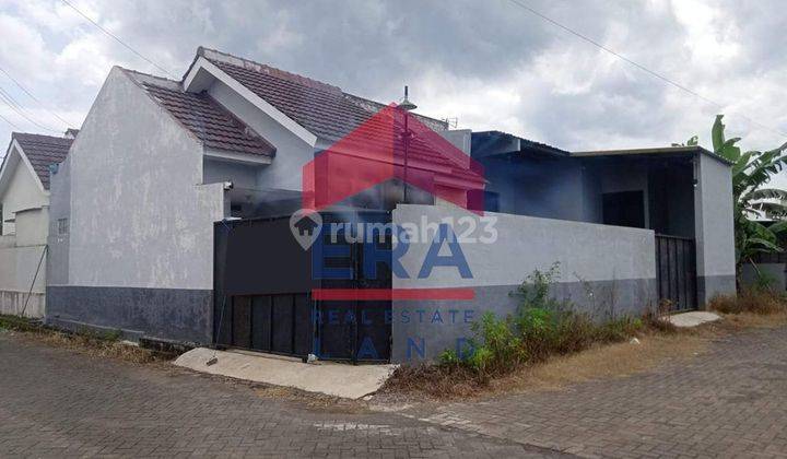 Rumah Bagus SHM di Jalan Puri Buana Asri Kepanjen , Malang 2