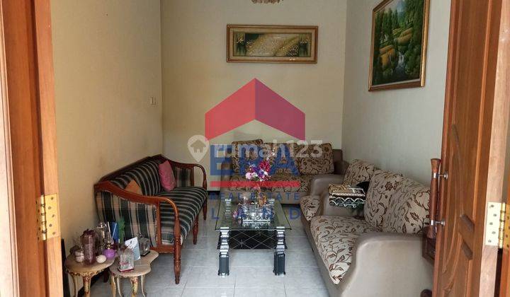 Rumah Unfurnished SHM di Jalan Comal, Malang 2