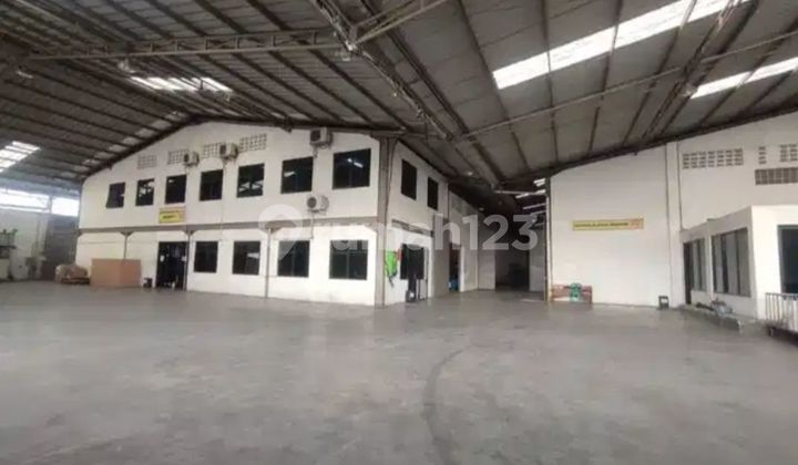 Warehouse for rent, ready to use, located in the Kopo TKI 1 industrial estate. Warehouse for rent, ready to use, located in the Kopo TKI 1 industrial estate.